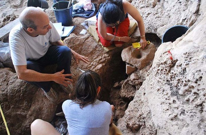 Equipo investigación en israel cueva Rakefet
