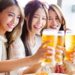 México duplica sus exportaciones de cerveza a China 2 Mujeres chinas bebiendo cerveza