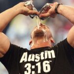 El fin de una era: Stone Cold abandona la cerveza 3 Stone Cold bebiendo cerveza