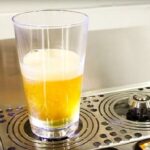 Bottoms Up Beer, sirviendo cerveza desde la base 3 Bottoms up beer