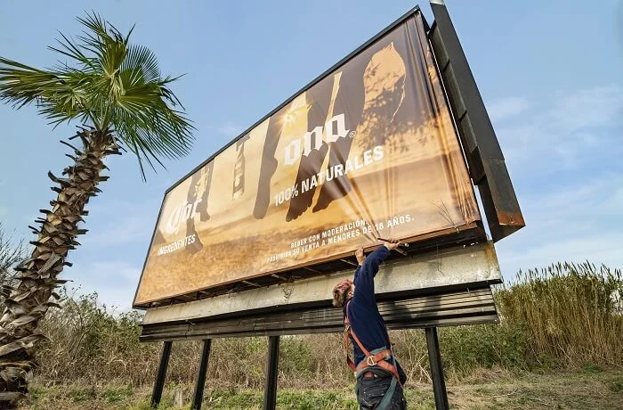 Corona - The Responsive Billboard