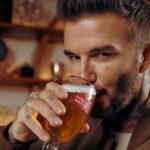 David Beckham es el nuevo embajador de Stella Artois: Conoce el nuevo spot de la marca 2 Stella Artois + David Beckham