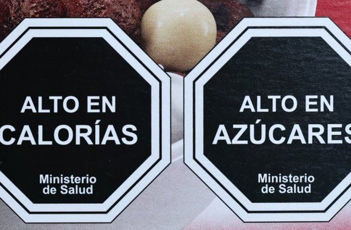 Ley de etiquetado de alimentos Alto en azúcar Chile cerveza