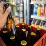 Botellas de cerveza en Perú — subida del ISC impuesto selectivo al consumo 2026