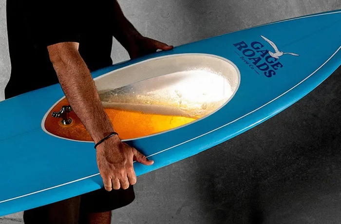 La Beerboard: el shaper australiano Chris Garrett mete 10 litros de cerveza dentro de una tabla de surf