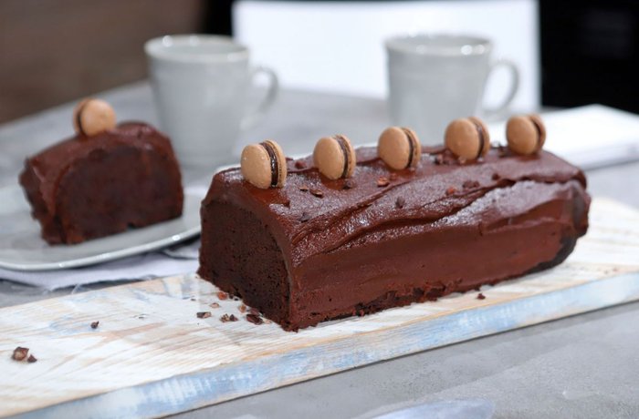 Budín de chocolate y cerveza negra: la receta de Mauricio Asta con baño Sacher 2 budín de chocolate y cerveza negra con baño Sacher y nibs de cacao, receta de Mauricio Asta