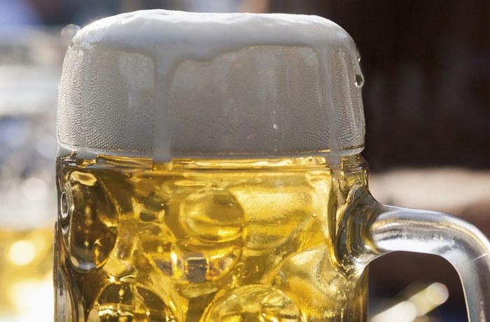 Vaso de cerveza después de entrenar y su efecto en la recuperación muscular