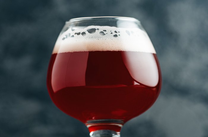 La cerveza de frutas crece en Europa impulsada por la Gen Z y proyecta 433 millones de dólares en 2030