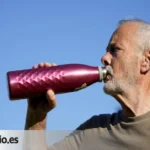 ¿Es seguro beber cerveza durante una ola de calor? Esto dice la ciencia sobre hidratación y alcohol