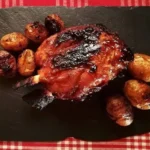Codillo al horno glaseado con cerveza Winter Ale, el plato que pide una navideña