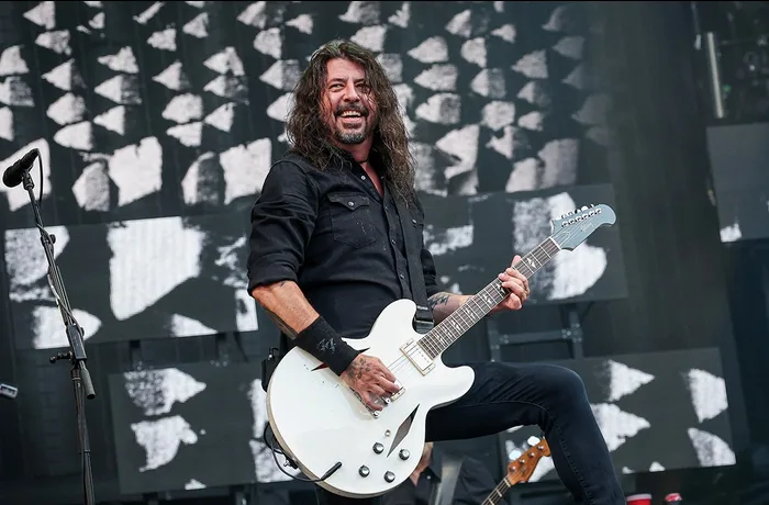 Dave Grohl dijo que la clave para sus cuerdas vocales era la cerveza y el whisky, luego admitio que era mentira 1 Dave Grohl Foo Fighters — cerveza whisky cuerdas vocales rutina preshow