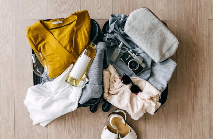 Cómo empacar cerveza y vino en la maleta sin que llegue roto: técnicas, normas y productos 7 Botella de cerveza empacada en maleta para viaje en avión consejos transporte