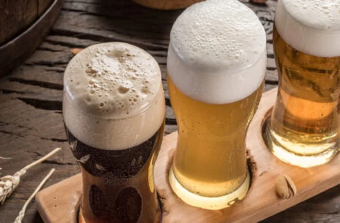 Alemania, mayor proveedor de cerveza de China en el primer semestre de 2026 16 Botellas de cerveza alemana para exportación — Alemania lidera envíos a China en el primer semestre de 2026
