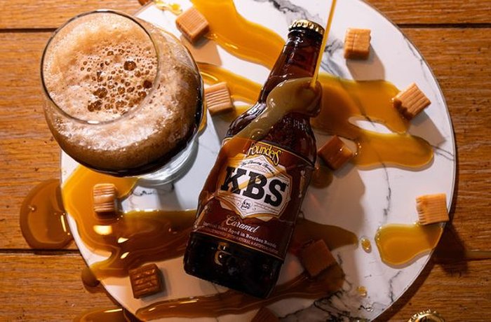 Salsa de chocolate caliente con Founders KBS Caramel, la imperial stout de barrica de bourbon que cambia un sundae 4 Founders KBS Caramel imperial stout — salsa de chocolate caliente para sundae