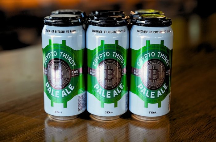 Mineros de bitcoin sumergidos en líquido refrigerante en la cervecería Hawkesbury Brewing Co. de Nueva Gales del Sur, Australia