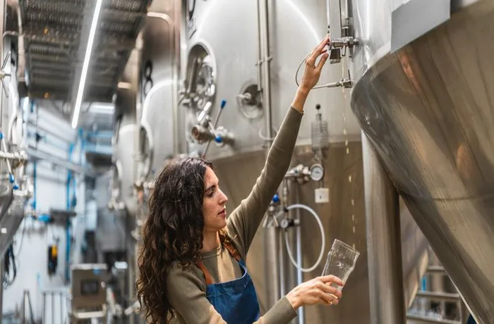 HEINEKEN España: 120 años en el país, 85.000 empleos y la primera gran cervecera en producir con energía 100% renovable 6 Fabrica HEINEKEN Espana energia renovable sostenibilidad cervecera