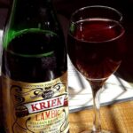 Copa de Kriek belga, cerveza de cereza elaborada con lambic y cerezas Schaerbeek