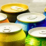 Tres chefs revelan cuál es la mejor cerveza light para tener siempre en la nevera 3 Cerveza light fría en vaso — recomendaciones de tres chefs profesionales: Miller High Life, Modelo Oro y Coors Light