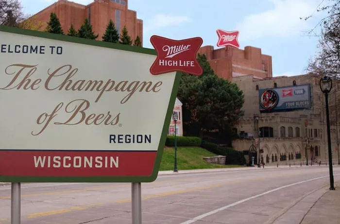 Miller High Life busca alcalde honorario en Milwaukee con dos cajas de cerveza y 2.000 dólares incluidos 6 miller high life champagne beers region milwaukee
