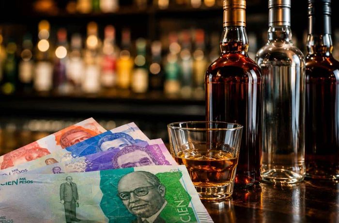 Colombia sube el IVA de los licores del 5 al 19% desde 2027: la cerveza queda excluida de la reforma