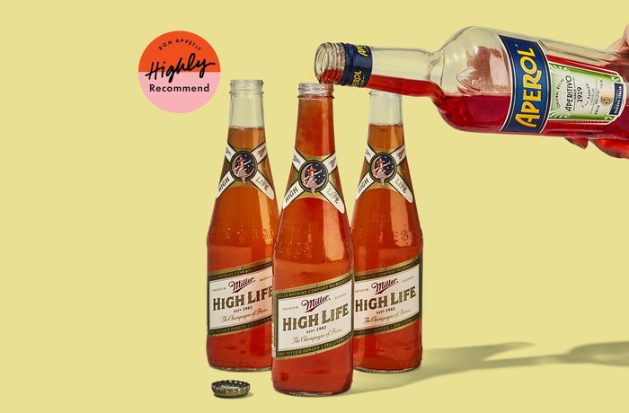 El Spaghett, el cóctel de cerveza con Aperol y limón que se sirve en la botella y arrasa en verano Spaghett, cóctel de cerveza con Aperol y limón servido en la botella de Miller High Life