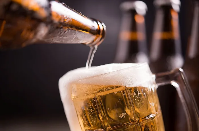 El ingenioso truco de un bar para que tu cerveza esté siempre fría 9 Truco de dos vasos para mantener la cerveza fria en un bar