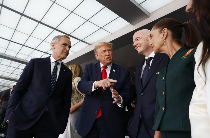 Trump impone aranceles del 50% al alcohol canadiense — qué significa para la cerveza y el whisky en Estados Unidos 2 Trump firma aranceles del 50% sobre productos canadienses incluyendo alcohol y cerveza
