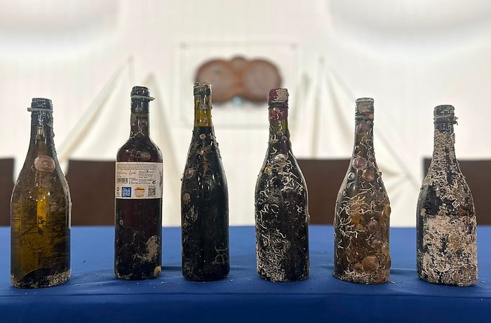 La Universidad de Málaga analiza 160 botellas de vino de la Axarquía sumergidas cinco meses en el mar 3 La Universidad de Málaga analiza 160 botellas de vino de la Axarquía sumergidas cinco meses en el mar