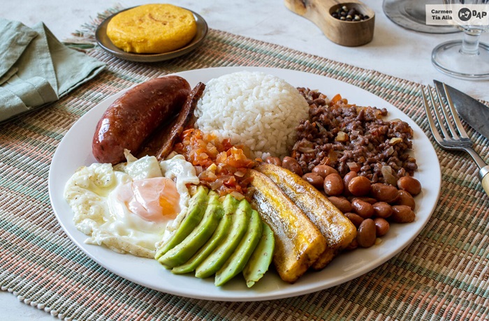 Bandeja paisa colombiana