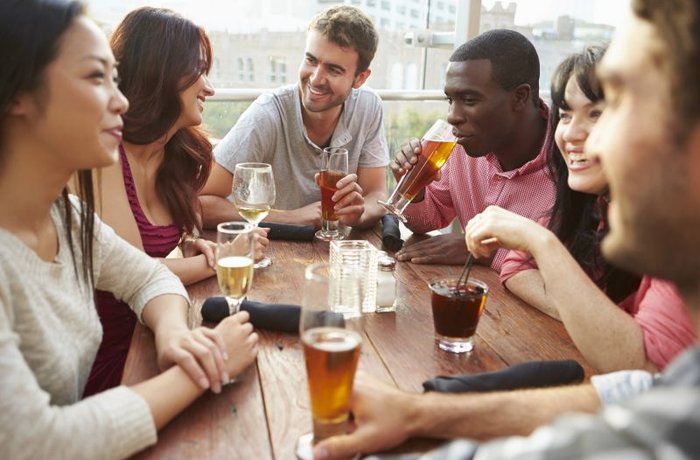 Beber en exceso eleva el riesgo de muerte por igual con vino, cerveza o spirits, según un estudio con 340.000 personas