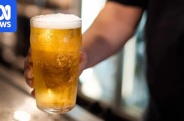 El impuesto a la cerveza en Australia aplasta los pubs y la música en vivo: ¿qué pasaría si se eliminara cinco años? 1 El impuesto a la cerveza en Australia aplasta los pubs y la música en vivo: ¿qué pasaría si se eliminara cinco años?
