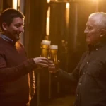 Brindis con cervezas Kunstmann en las instalaciones de la cervecería de Valdivia, Chile, celebrando 35 años de historia