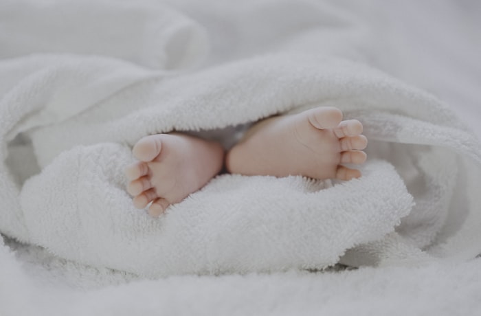 madre amamantando a su bebé — mitos sobre la lactancia materna