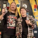 Jeremy Marshall de Lagunitas y Bruce Dickinson de Iron Maiden con la nueva Trooper IPA