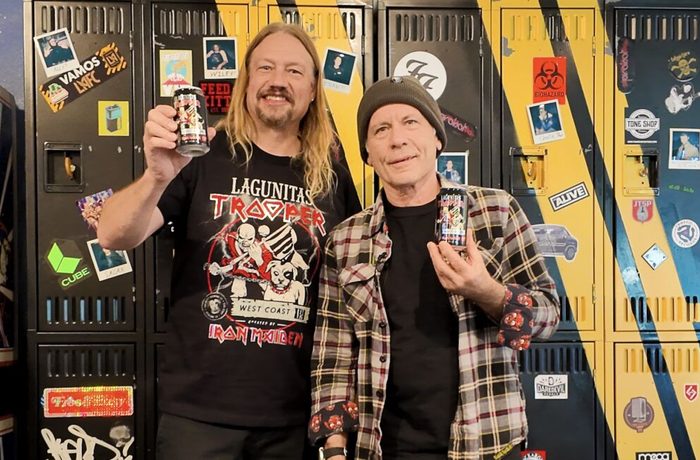 Lagunitas y Bruce Dickinson de Iron Maiden desarrollan juntos la nueva Trooper: una West Coast IPA al 6,6% con lúpulo Krush 13 Jeremy Marshall de Lagunitas y Bruce Dickinson de Iron Maiden con la nueva Trooper IPA