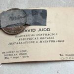 Encuentra una moneda escondida en 1971 y cobra la pinta de cerveza prometida