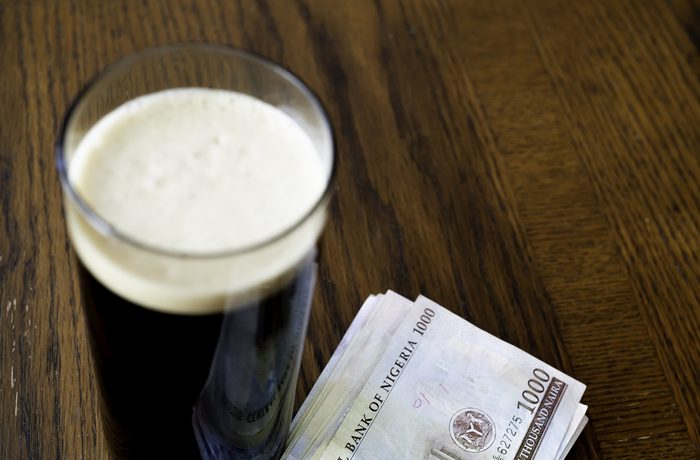 Nigeria podría subir el precio de la cerveza por presión fiscal a las cerveceras
