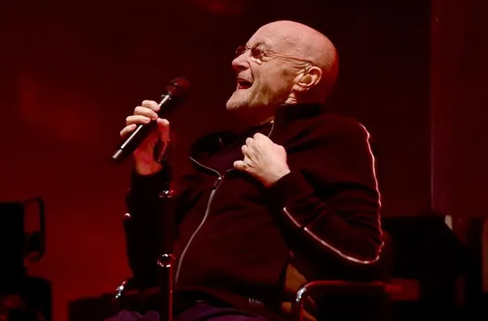 Phil Collins, cantante de Genesis, en concierto