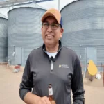 Rahul Goyal, CEO de Molson Coors, en el programa de cebada de Colorado