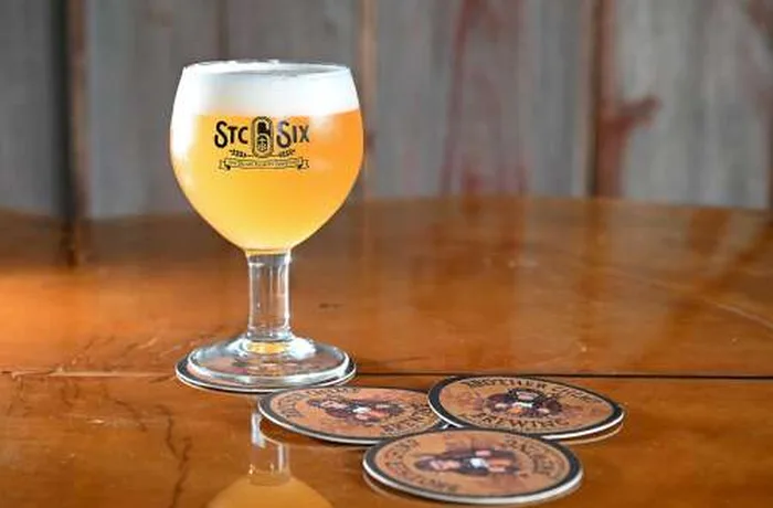 Seis cervecerías de St. Charles compiten para elaborar la mejor cerveza de estilo belga en el quinto STC Six 2 STC Six competencia cerveza estilo belga St. Charles Illinois cervecerías artesanales