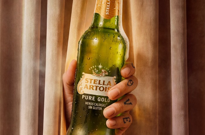 Botella de Stella Artois Pure Gold, la nueva cerveza sin gluten y baja en calorías de la marca