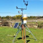 Estacion meteorologica agroclimatica en un vinedo de Chile