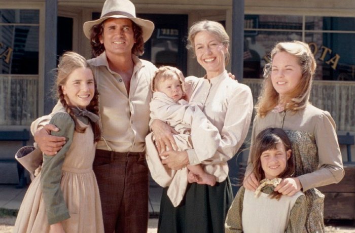Una actriz de La Familia Ingalls confiesa que los rodajes de la serie "vivían a base de cerveza" 2 Alison Arngrim, actriz de La Familia Ingalls, recuerda el consumo de cerveza durante los rodajes