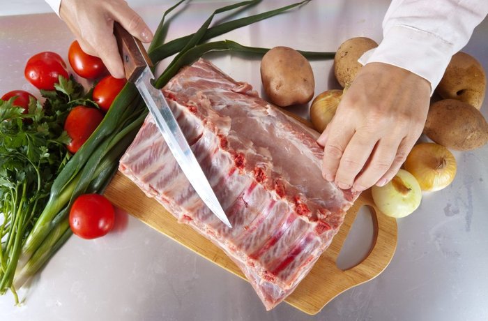 Costillas de cerdo a la cerveza negra recien cocinadas en salsa