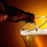 Kombucha fermentada en Estados Unidos, regulada como cerveza por la TTB si supera el 0,5% de alcohol