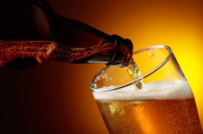 Kombucha fermentada en Estados Unidos, regulada como cerveza por la TTB si supera el 0,5% de alcohol