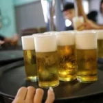 Vasos de liso, cerveza de barril servida en Santa Fe, Argentina