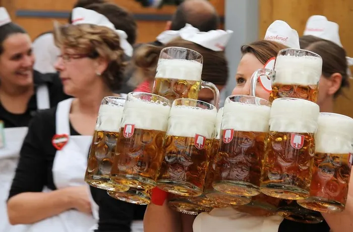 Jarra de cerveza Mass en el Oktoberfest de Múnich, Alemania