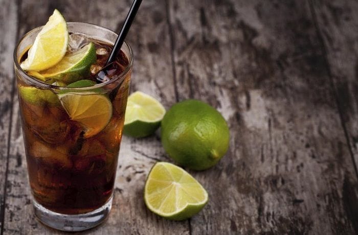Piscola chilena, el cóctel de pisco y bebida cola