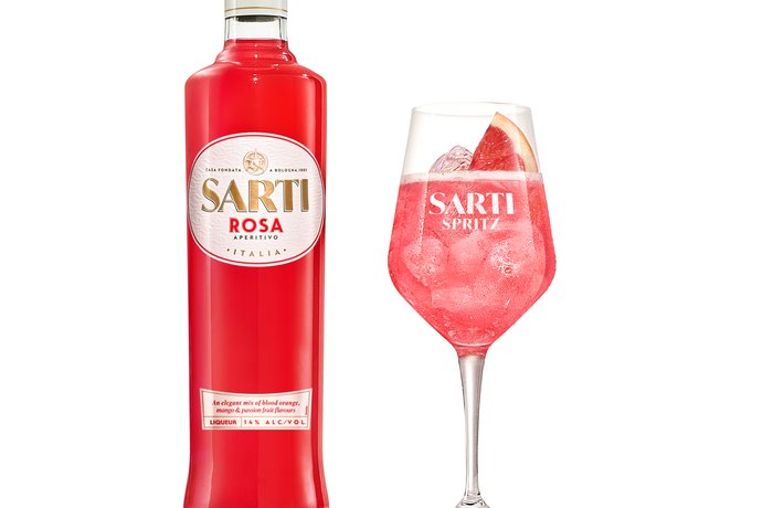 Botella de Sarti Rosa y copa de Sarti Spritz con pomelo
